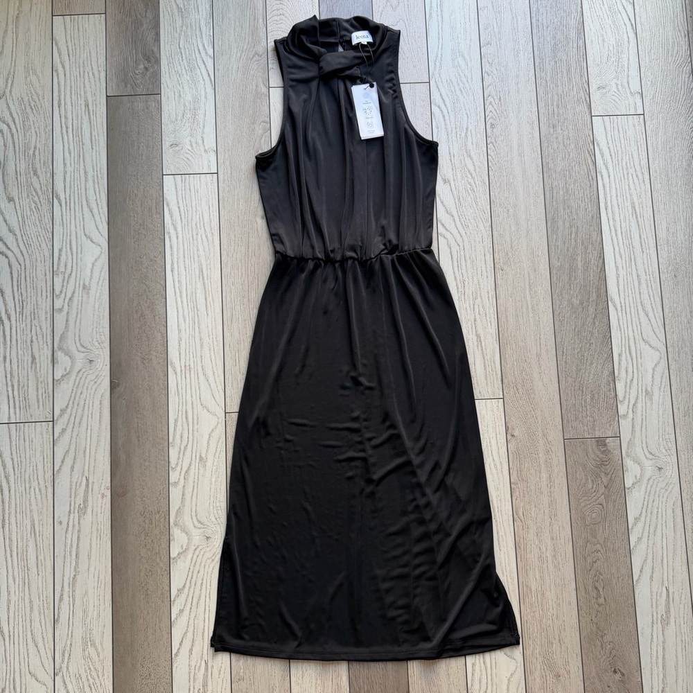 Leota Black Sleeveless knee length Dress NWT size Medium